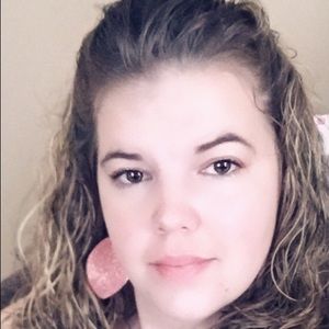 Meet your Posher, Connie